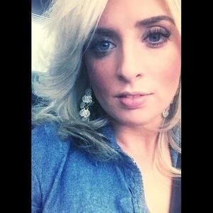 Meet your Posher, Taryn elizabeth